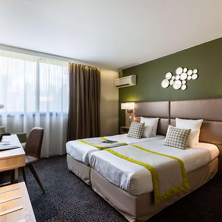 Kyriad Prestige Bordeaux Aeroport Отель 4*