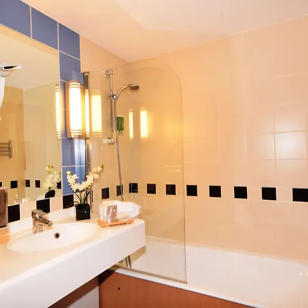 Отель Kyriad Prestige Bordeaux Aeroport Мериньяк