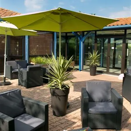 Отель Kyriad Prestige Bordeaux Aeroport 4*