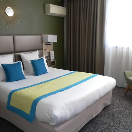 Отель Kyriad Prestige - Bordeaux Aeroport 4*