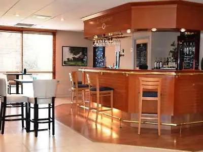 Kyriad Prestige Bordeaux Aeroport Отель 4*
