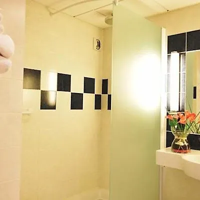 Kyriad Prestige Bordeaux Aeroport Отель 4*