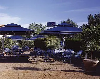 Отель Kyriad Prestige Bordeaux Aeroport